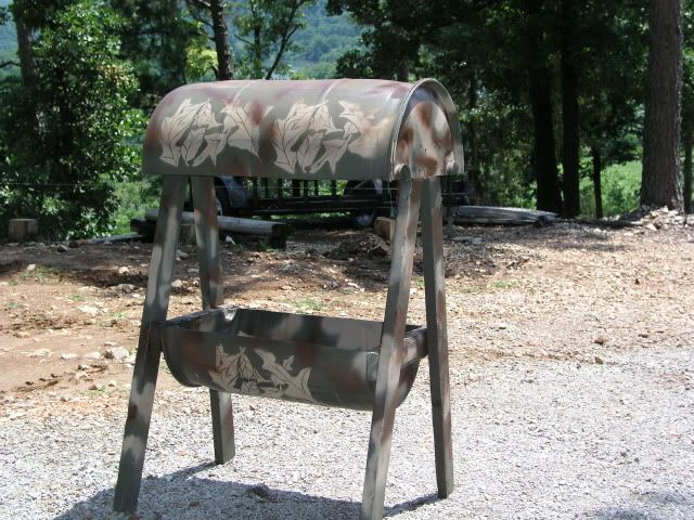 Deer trough clearance feeder