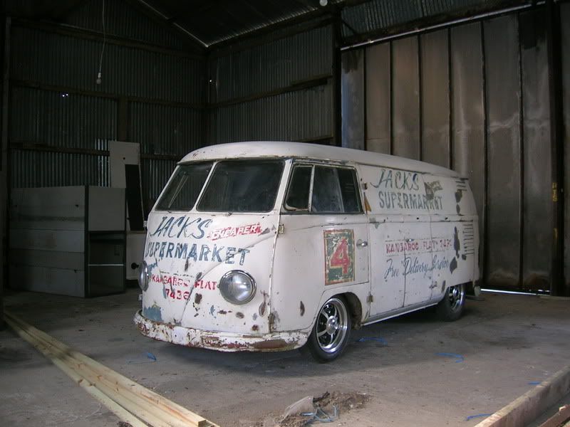 http://i144.photobucket.com/albums/r178/schmitts_photos/vegasandvans002.jpg