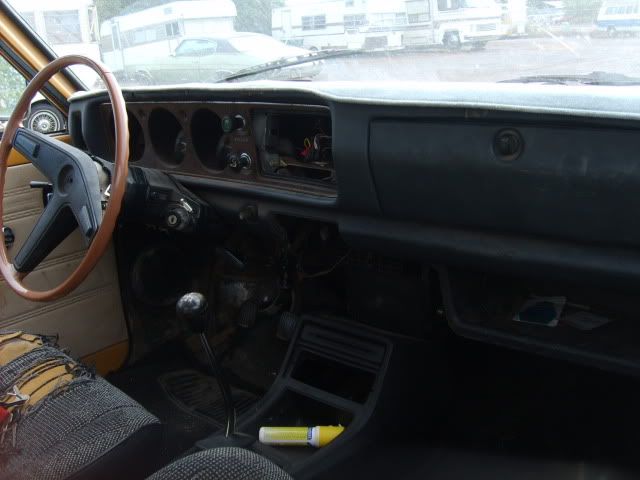 77datsunkingcab4.jpg