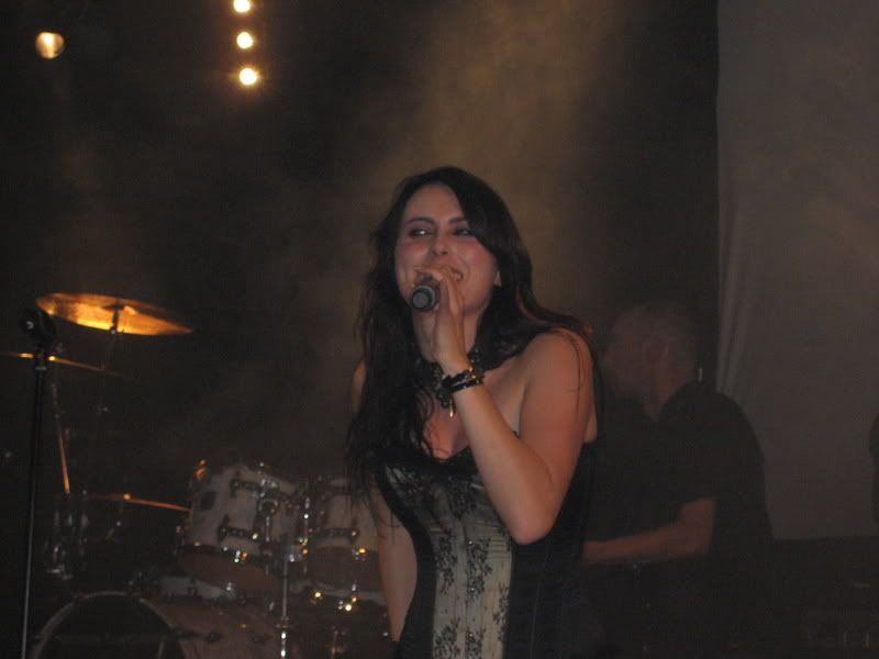 [img width=800 height=600]http://i144.photobucket.com/albums/r181/Venusss_2006/IMG_4272.jpg[/img]