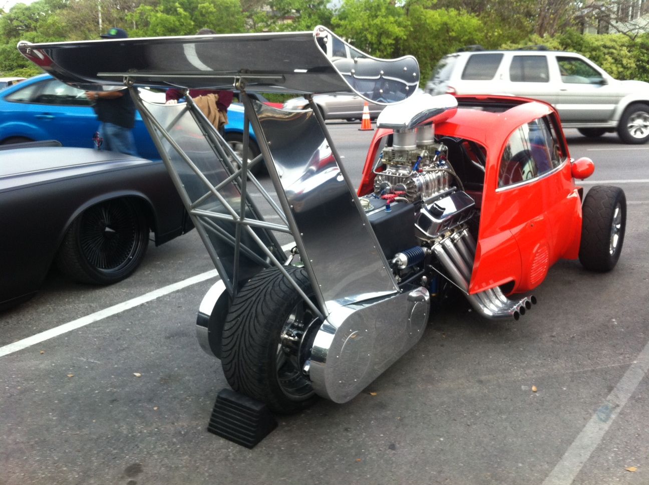 http://i144.photobucket.com/albums/r182/hazze959/Andras%20bilder/Isetta-Dragster-at-Austin-Lonestar-Roundup-Rear_zpsoghdiazq.jpg