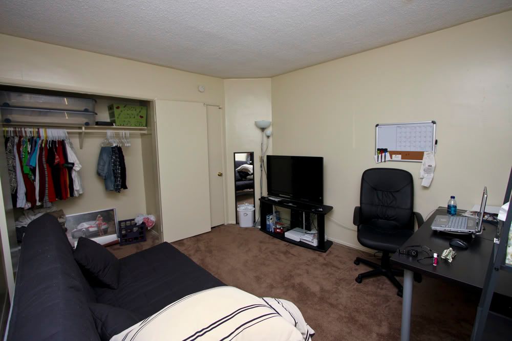 IMAGE: http://i144.photobucket.com/albums/r192/ahero4eternity/Apartment/42b29691.jpg