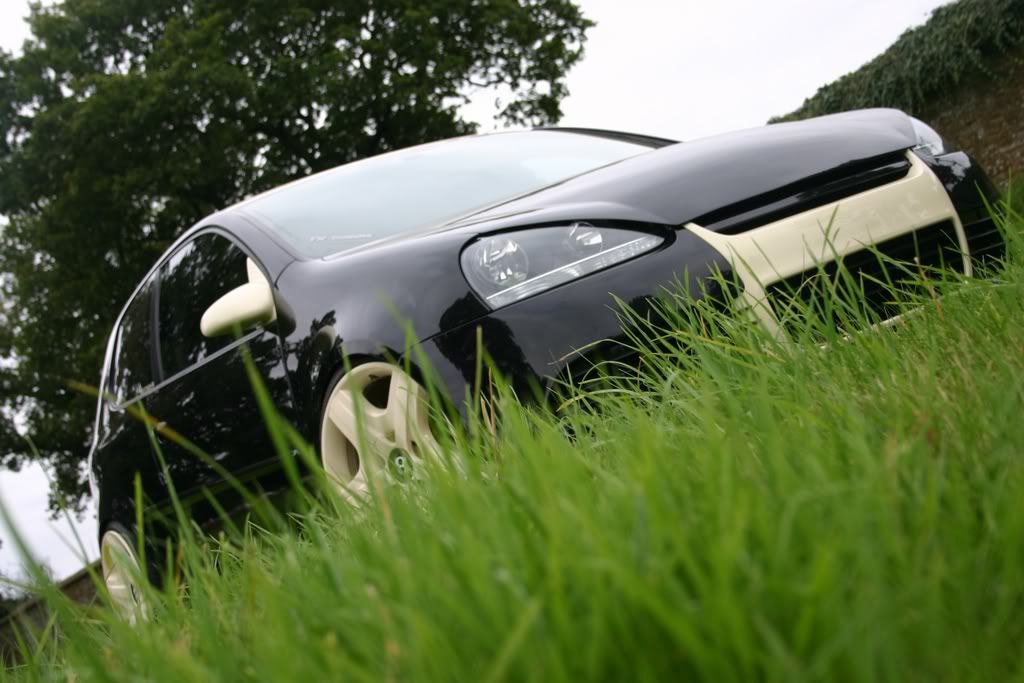 New pics of my UK GOLF 5 on Bentley Rims VW GTI Forum VW Rabbit Forum 