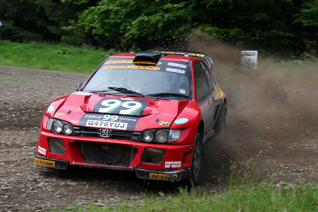 IMAGE: http://i144.photobucket.com/albums/r196/photonicks/Motorsport/2008%20Severn%20Valley/IMG_7826t.jpg