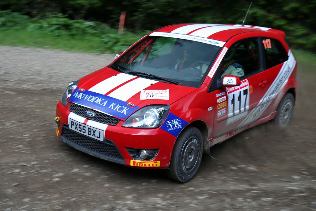 IMAGE: http://i144.photobucket.com/albums/r196/photonicks/Motorsport/2008%20Severn%20Valley/IMG_8023t.jpg