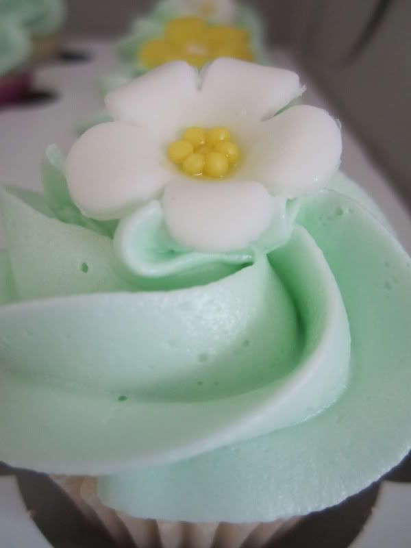 Flower Garden Cupcakes,bridal shower cupcakes